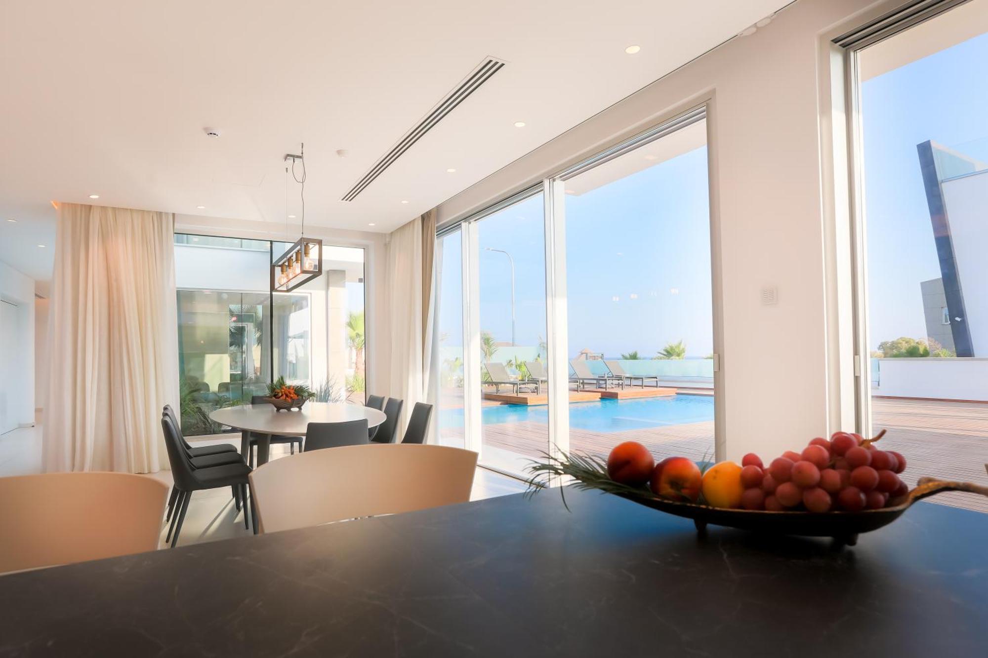 Seaview Luxury Vilă *