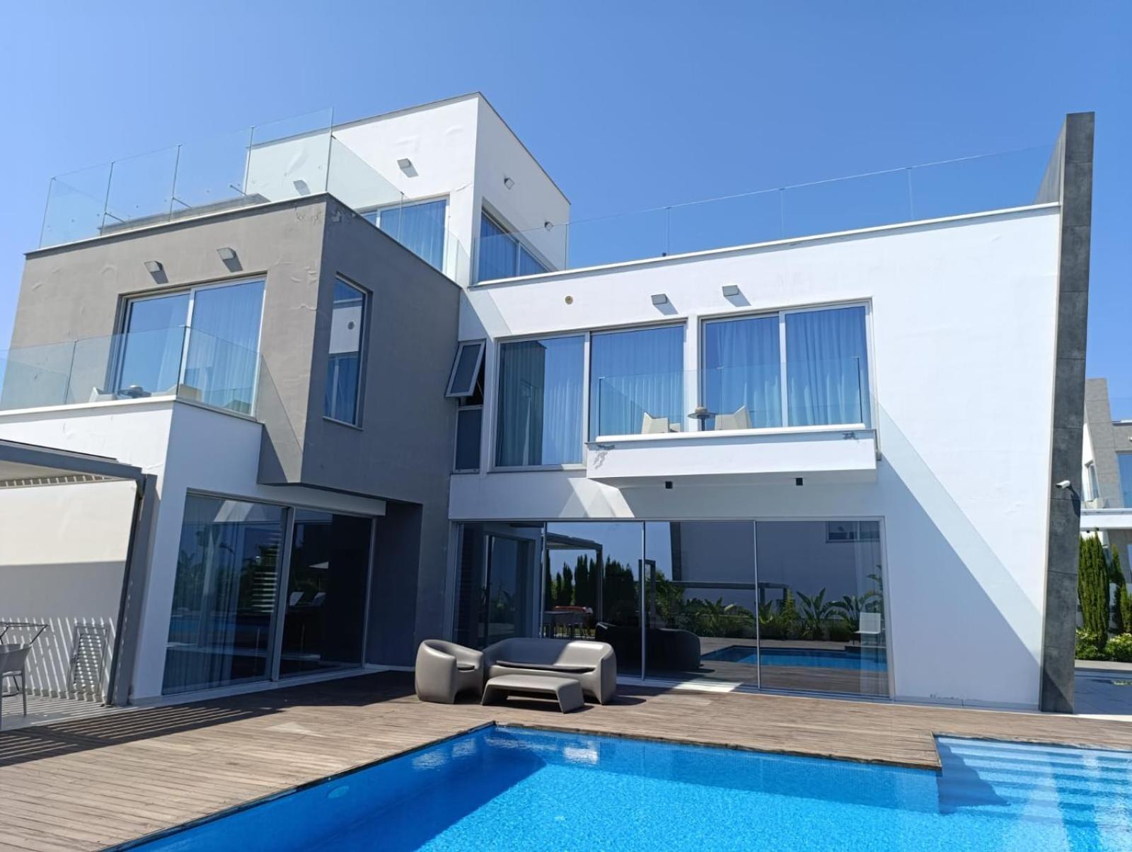 Seaview Luxury Vilă *